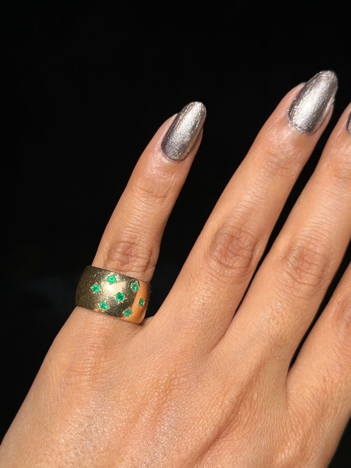 Vintage 1970ś 14k star set emeralds cigar band ✨💚