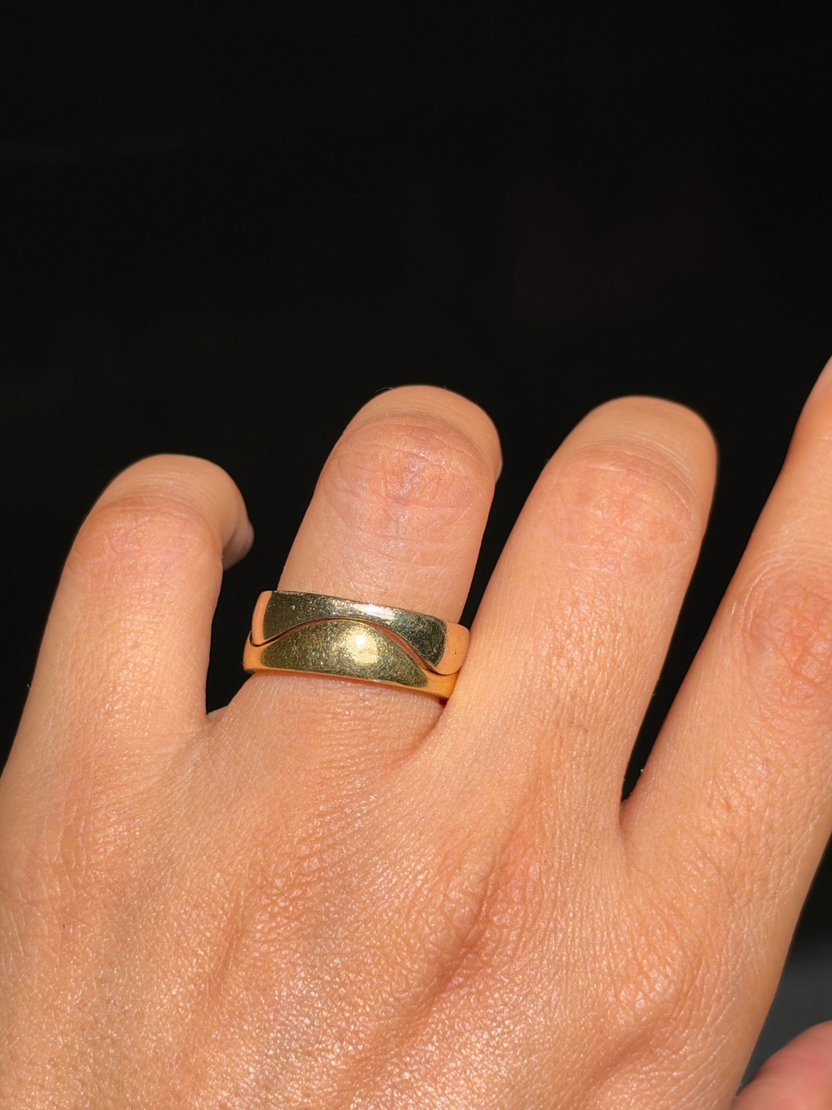 18k Foster & Son curved bands