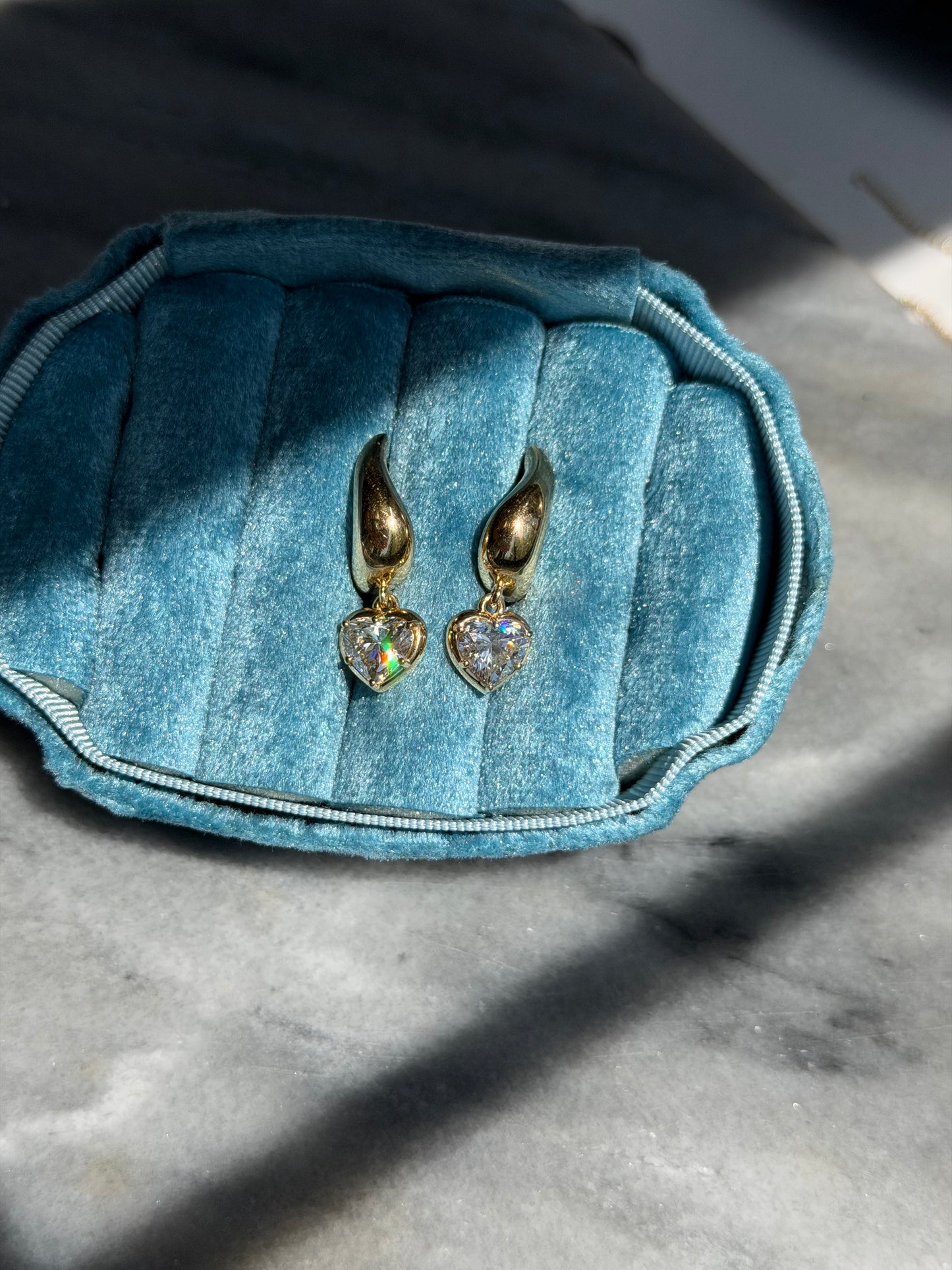 18k 4ct Heart Drop earrings