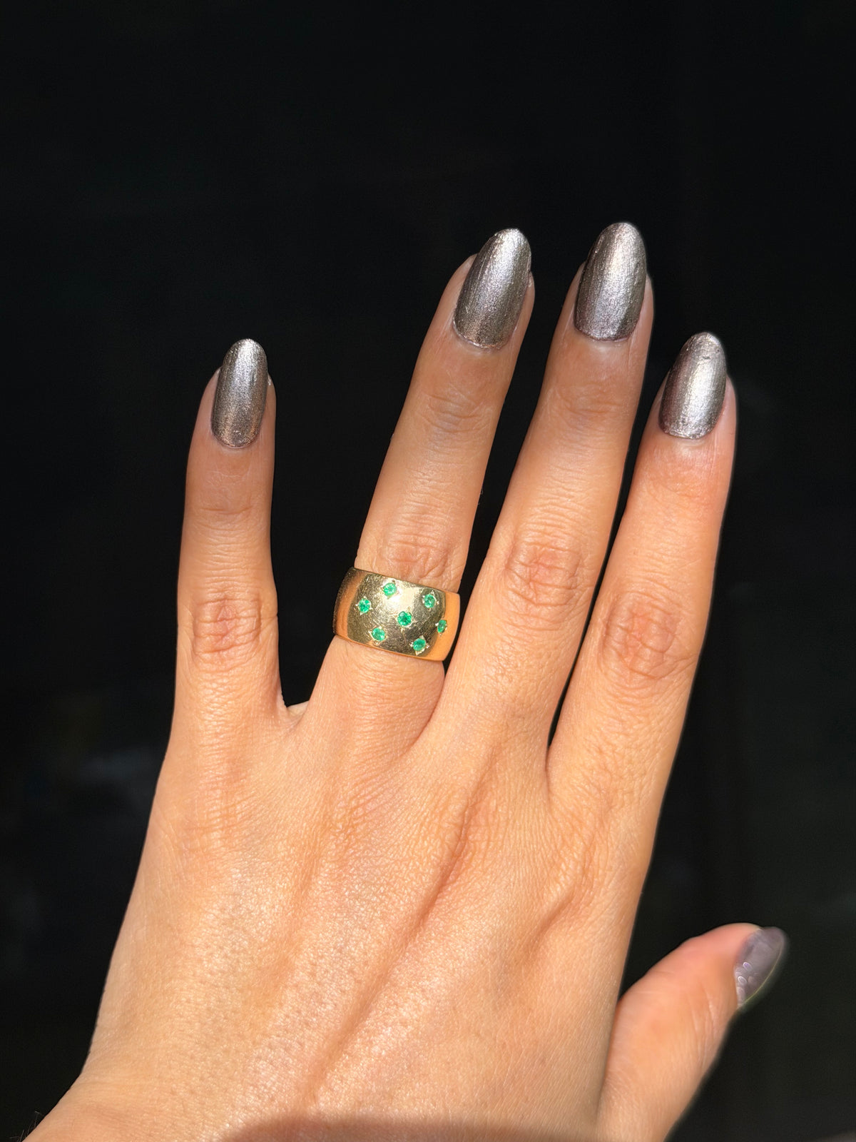Vintage 1970ś 14k star set emeralds cigar band ✨💚