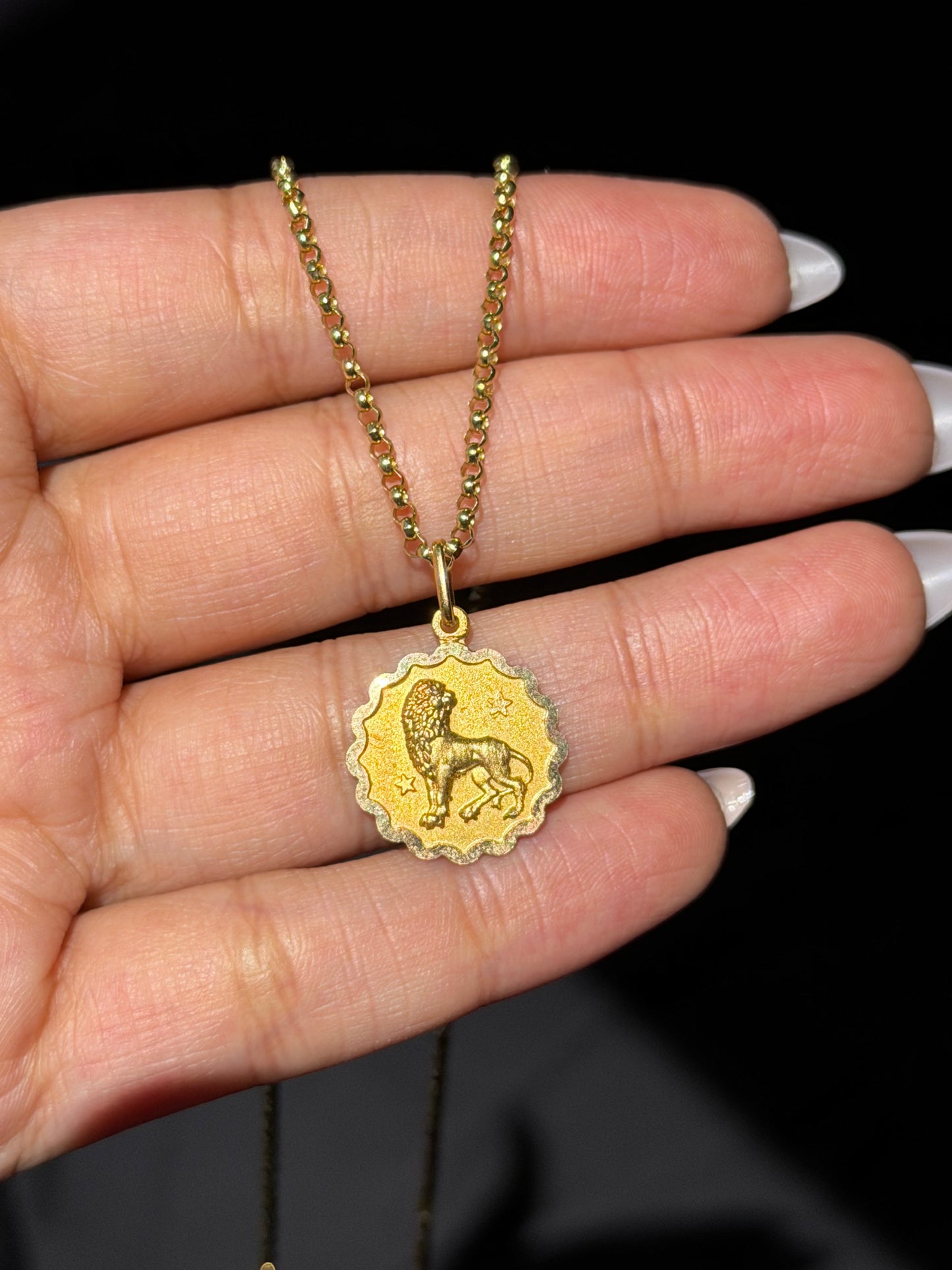 Vintage 18k Leo ♌️ Zodiac charm
