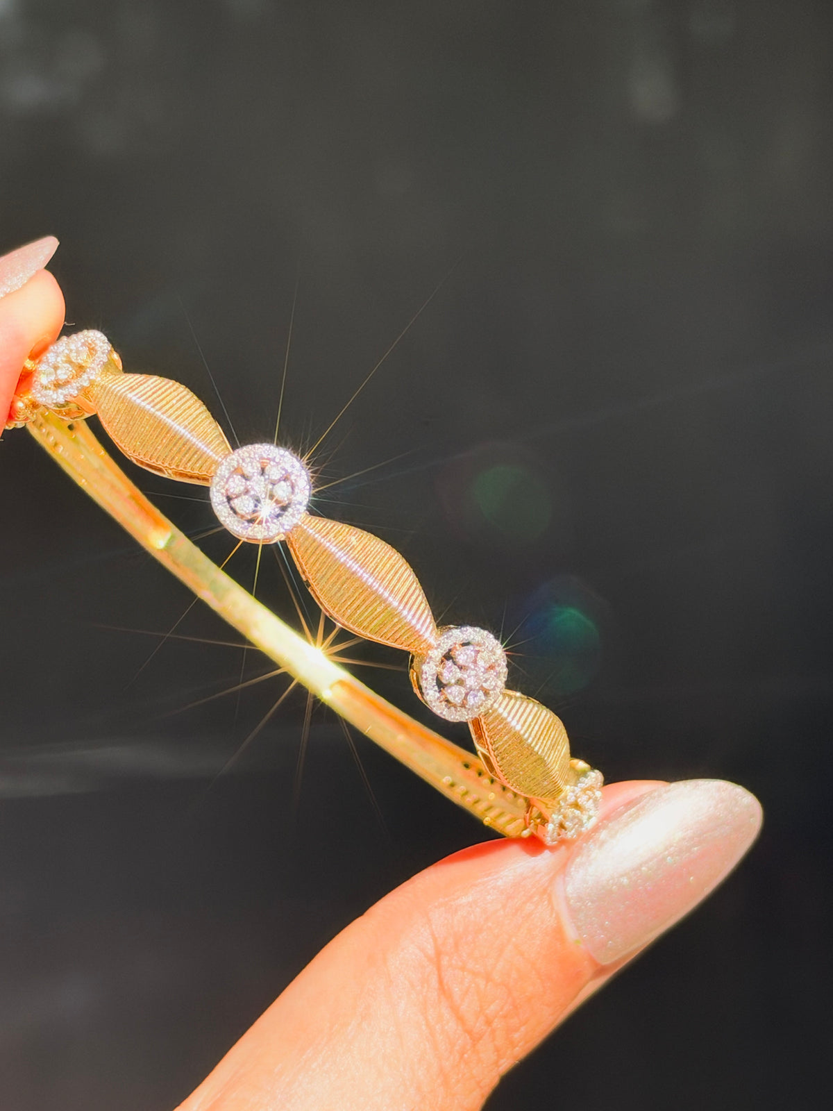 14k ribbed diamond hinged bangle ✨