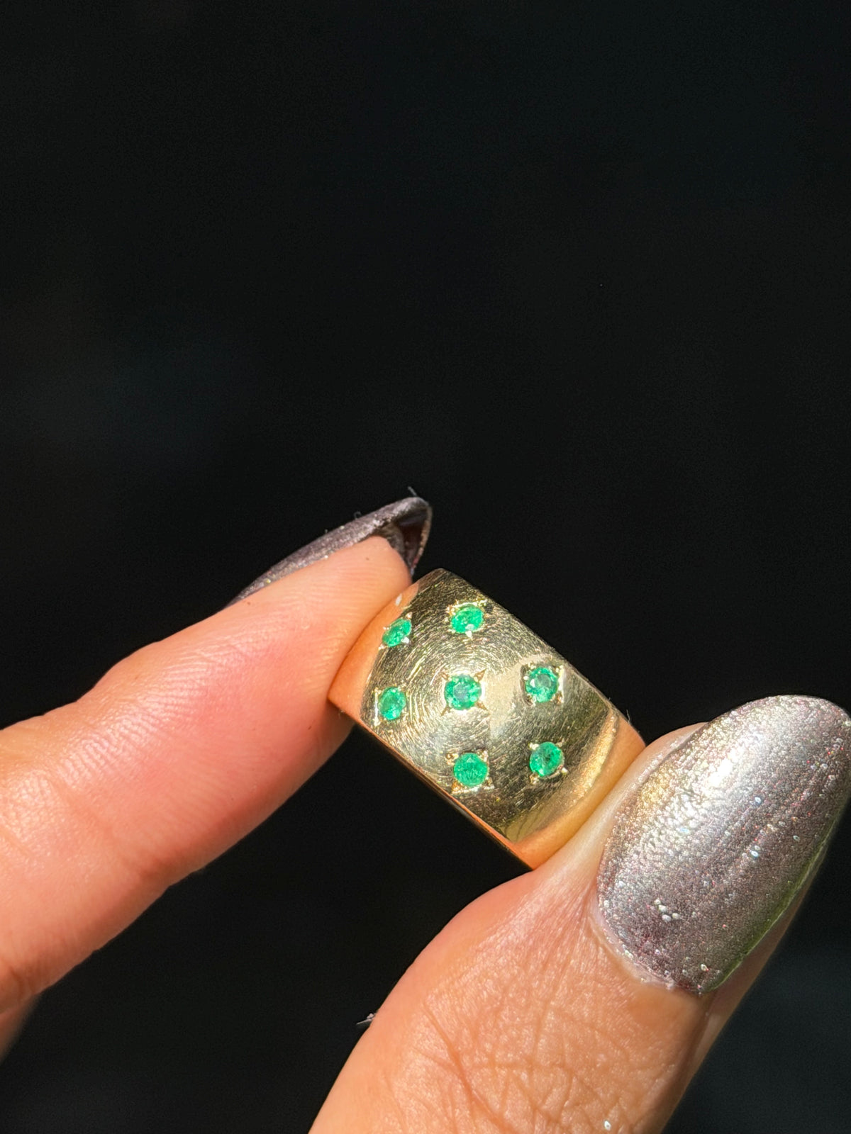 Vintage 1970ś 14k star set emeralds cigar band ✨💚