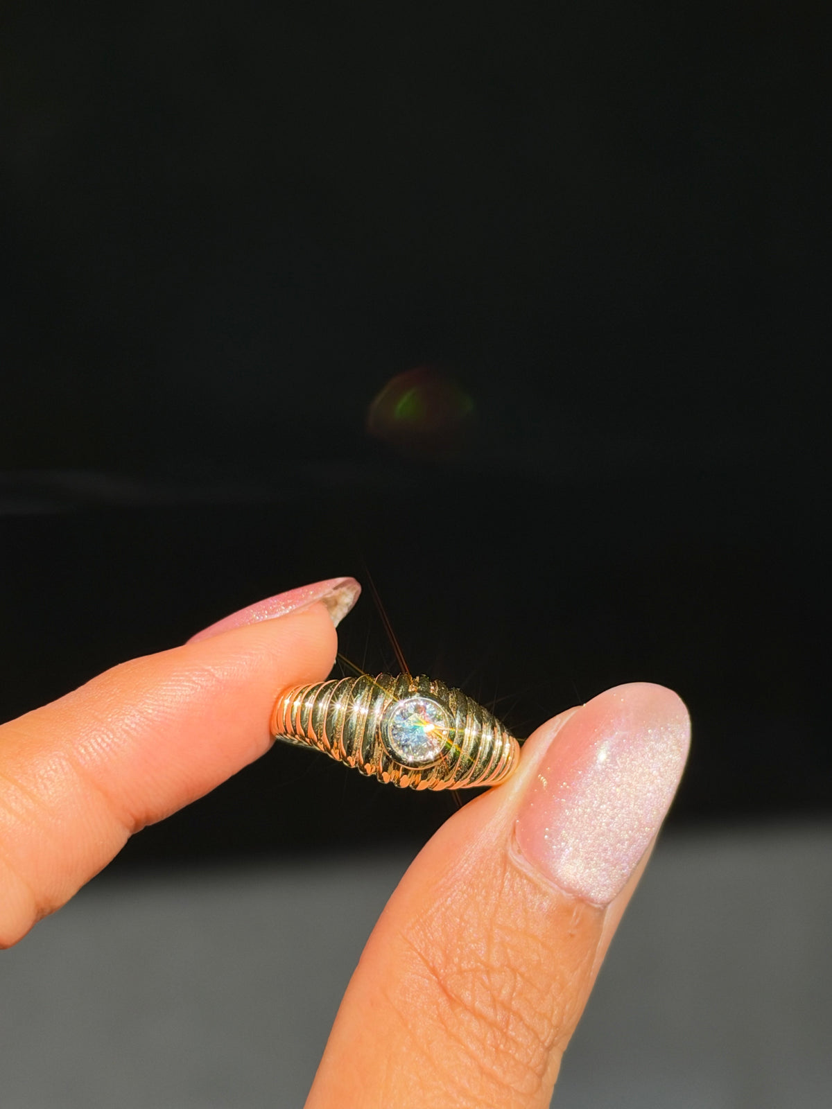 18k ribbed diamond ring