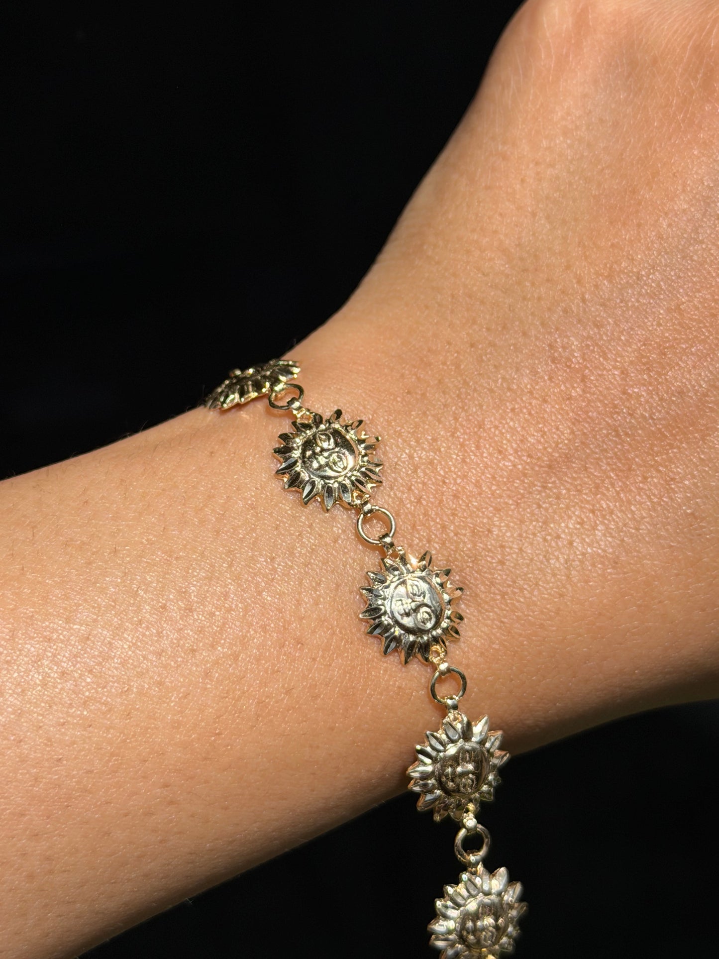 14k Sun face bracelet ✨