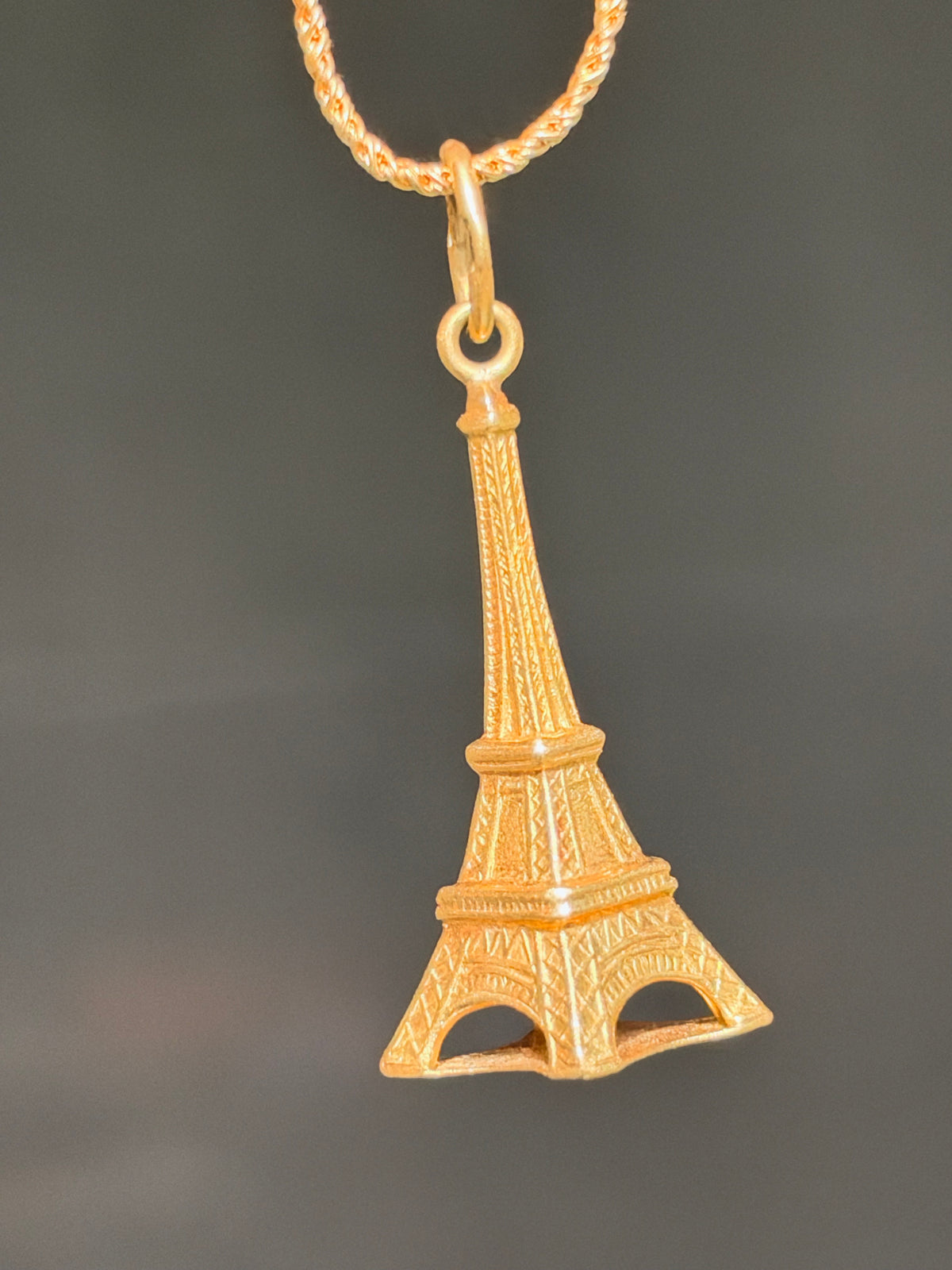 18k 3D Eiffel Tower pendant