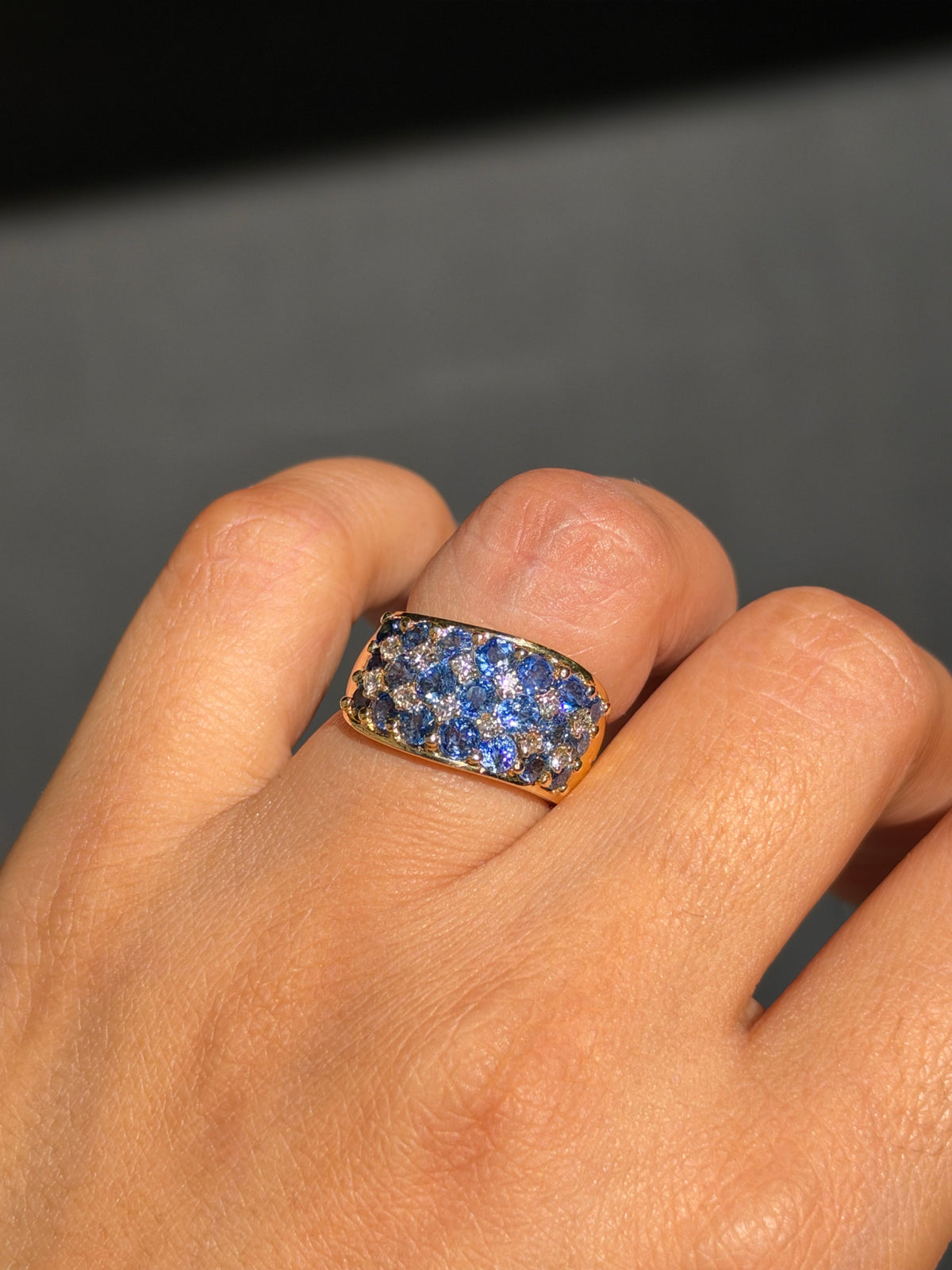 18k wavy cornflower blue sapphires ring