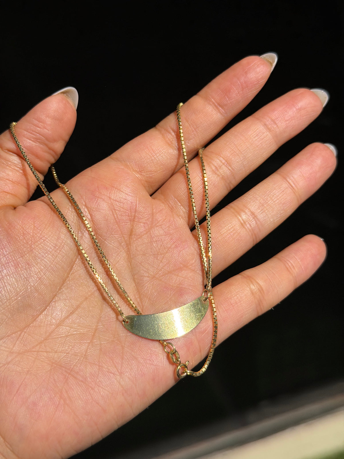 14k Italian curved crescent moon 🌙 Necklace