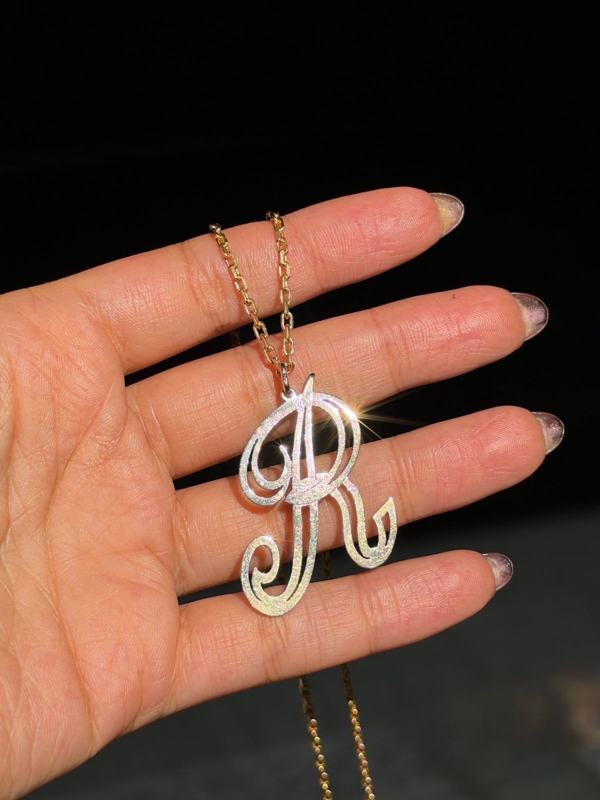 14k R pendant