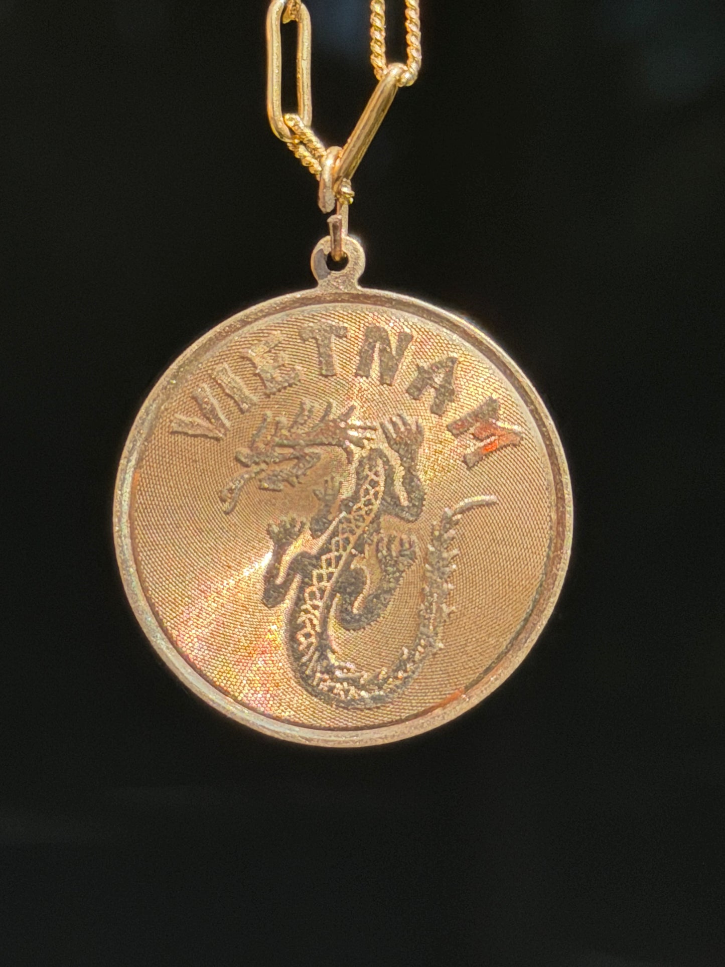 Vintage 14k 60ś Vietnam Charm