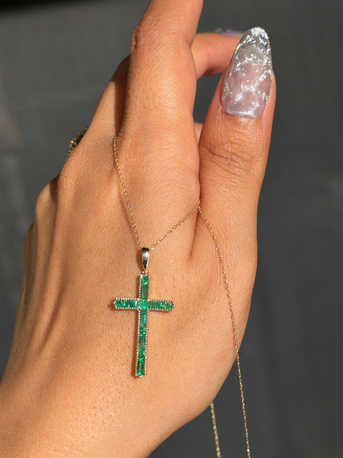 14k 1ct invisible set emerald cross necklace