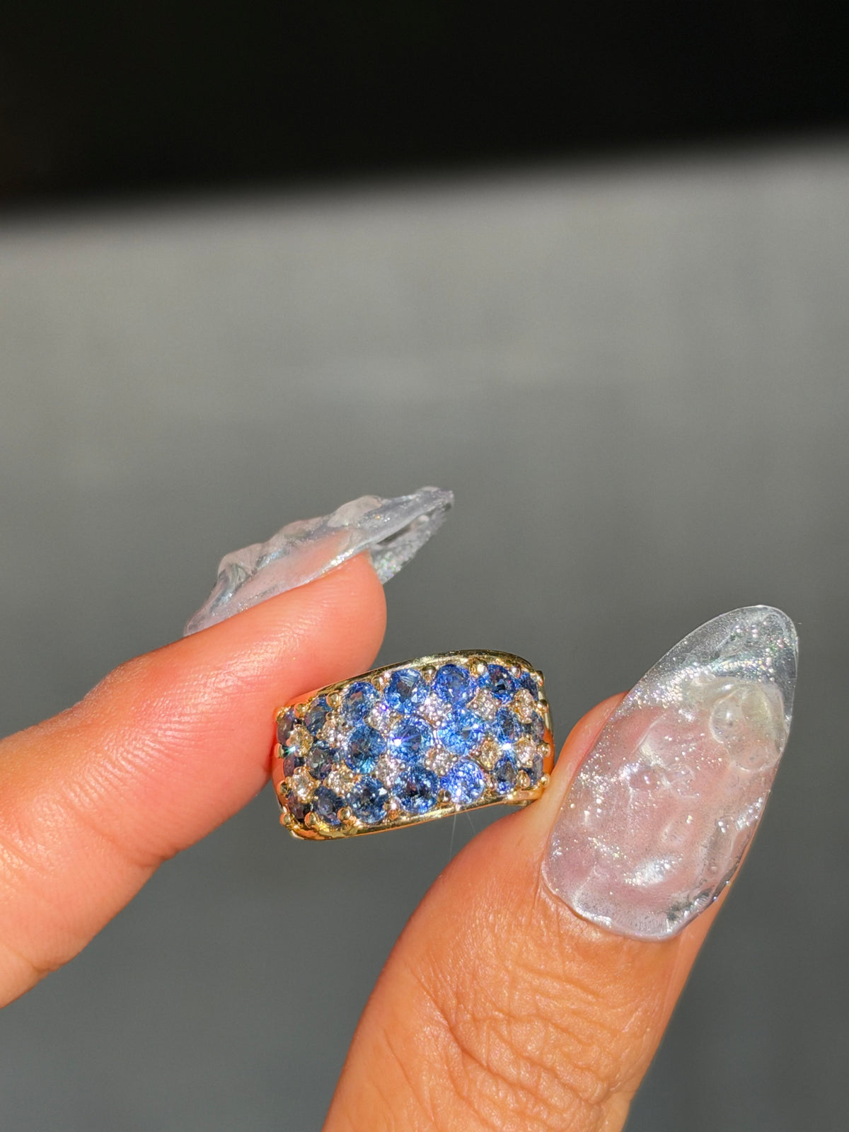 18k wavy cornflower blue sapphires ring