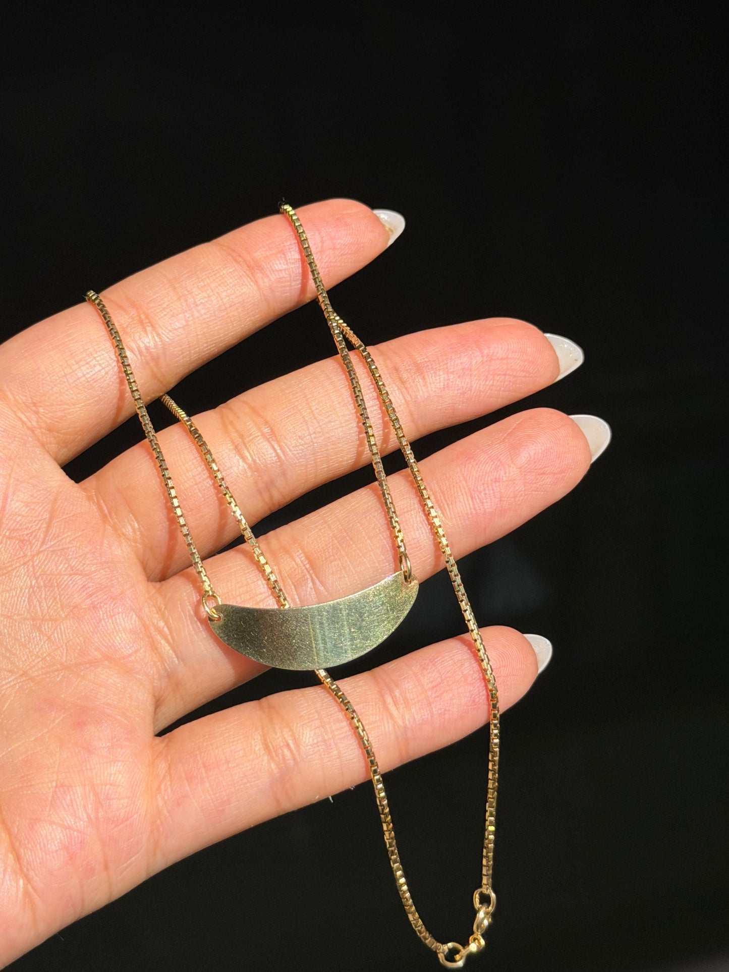 14k Italian curved crescent moon 🌙 Necklace