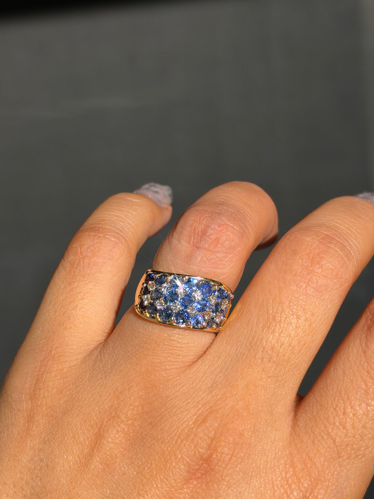 18k wavy cornflower blue sapphires ring