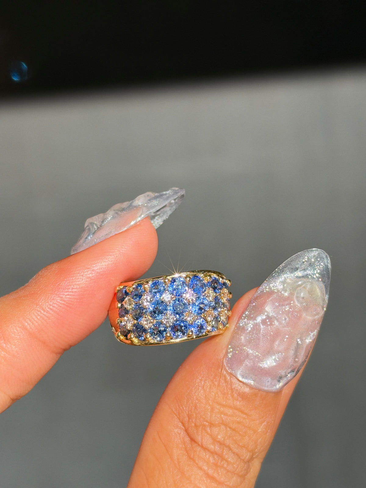 18k wavy cornflower blue sapphires ring
