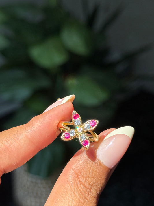 Vintage 18k Rubies and diamonds flower ring