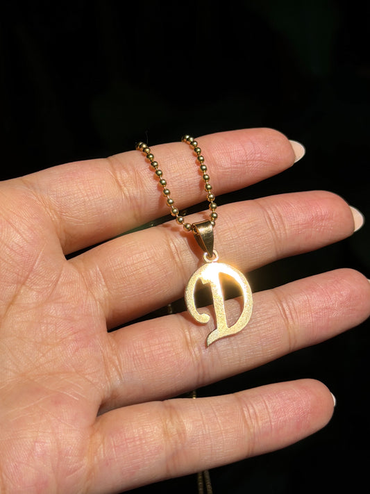 18k D pendant