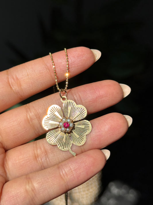 vintage 14k 60ś engine turned clover pendant