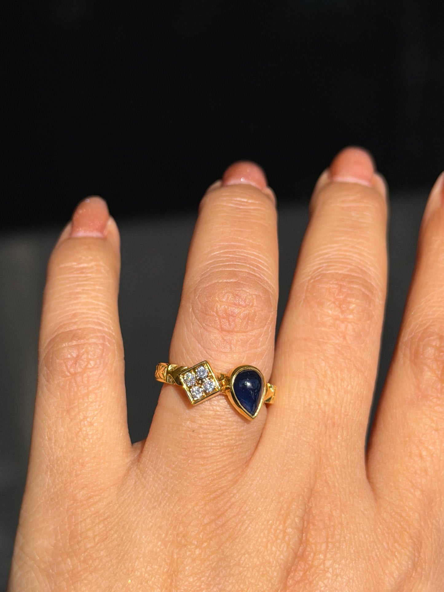 18k sapphire and diamond ring