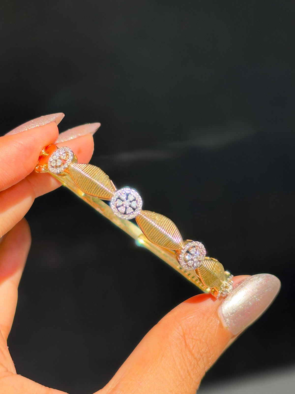 14k ribbed diamond hinged bangle ✨