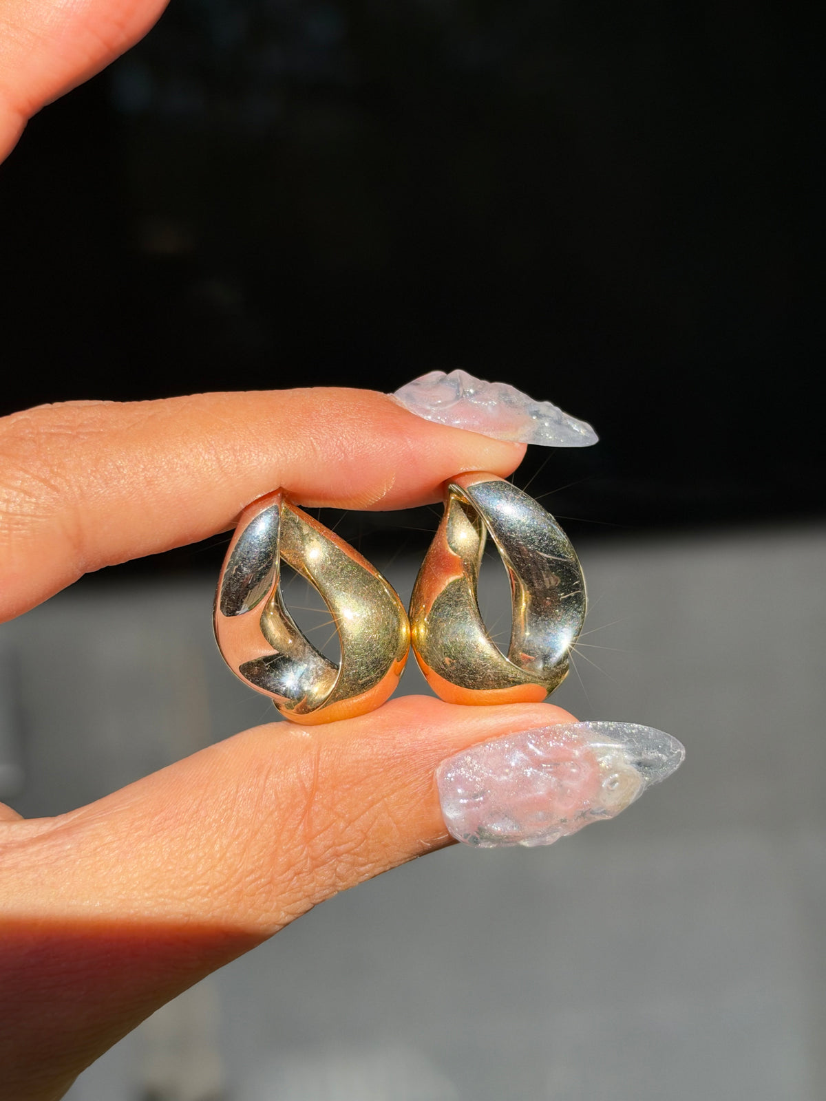 14k white and yellow gold
Puffy earrings