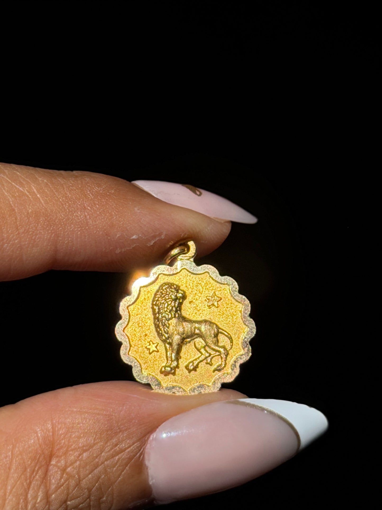Vintage 18k Leo ♌️ Zodiac charm