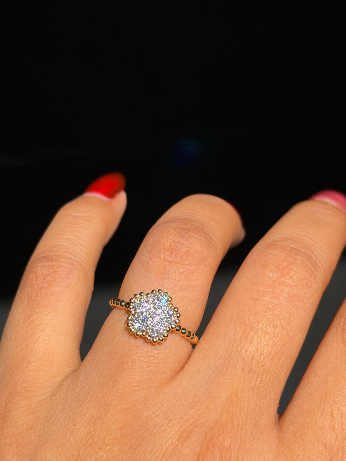 18k diamond flower ring