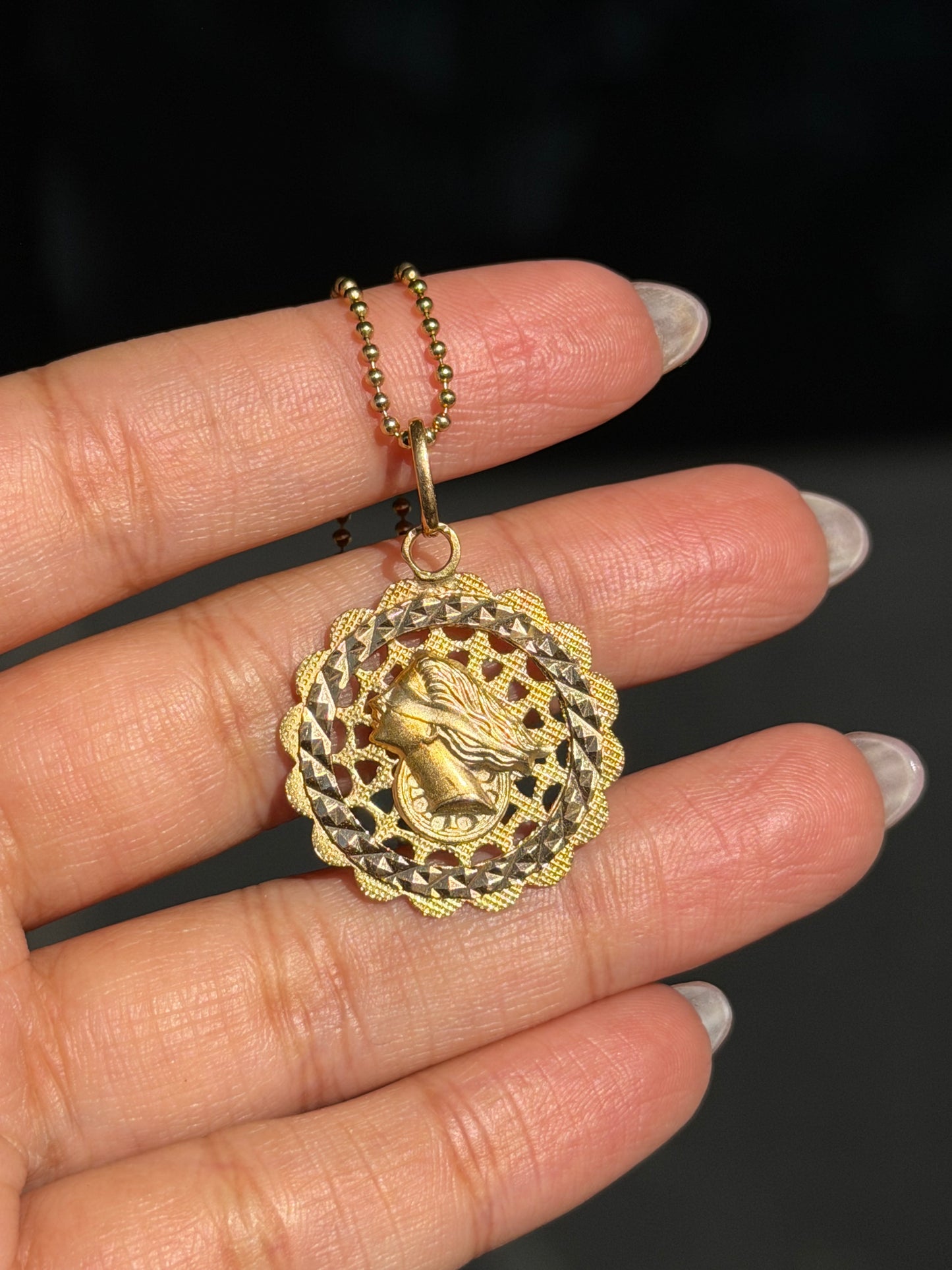 18k Fortuna pendant