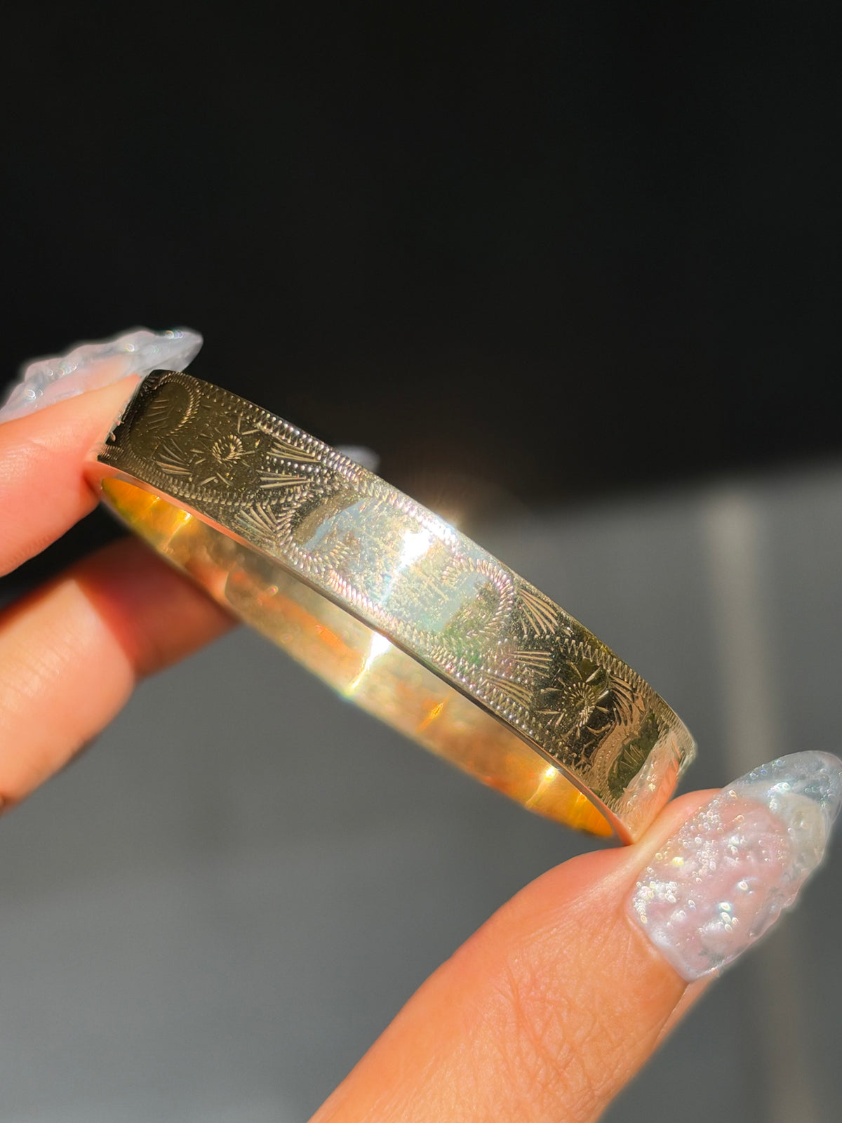 Vintage 14k wide etched hand engraved hinged bangle ✨