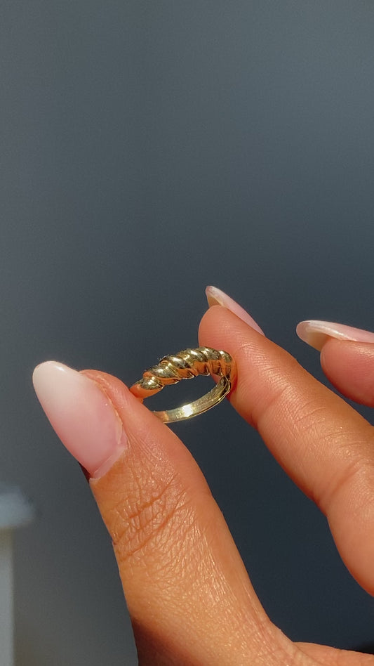 10kt twisted croissant Dome ring